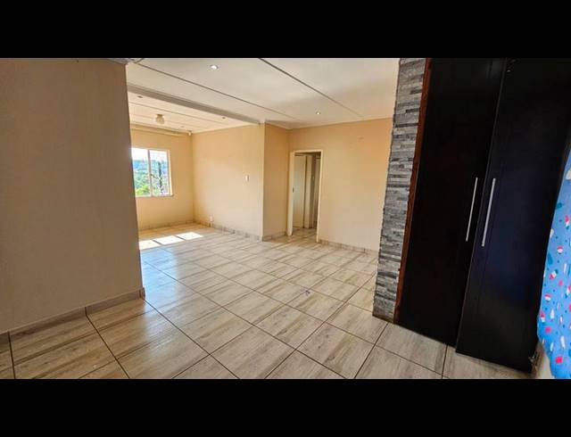 3 BEDROOM HOUSE FOR SALE IN BISLEY